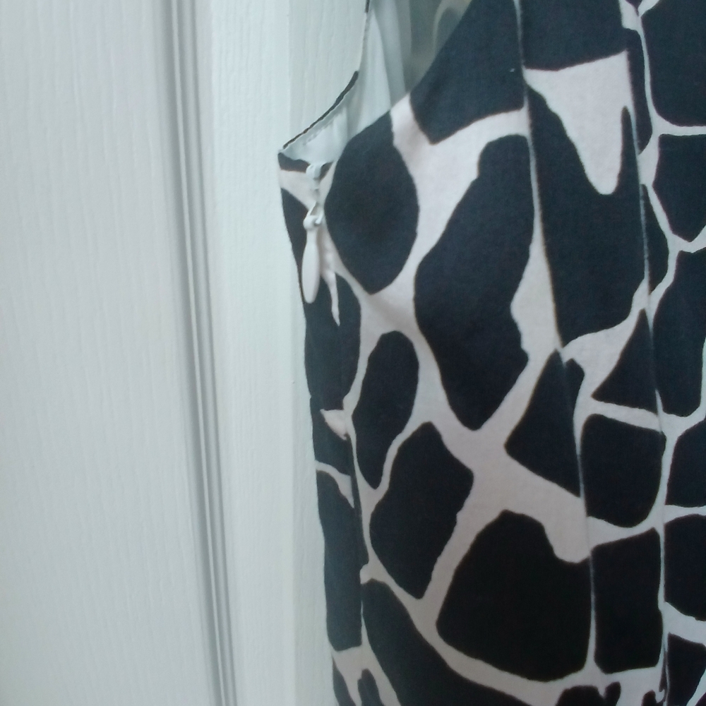 3/$15 Ann Taylor Black and White Giraffe Print Mini Dress Size 0 - Picture 5 of 8